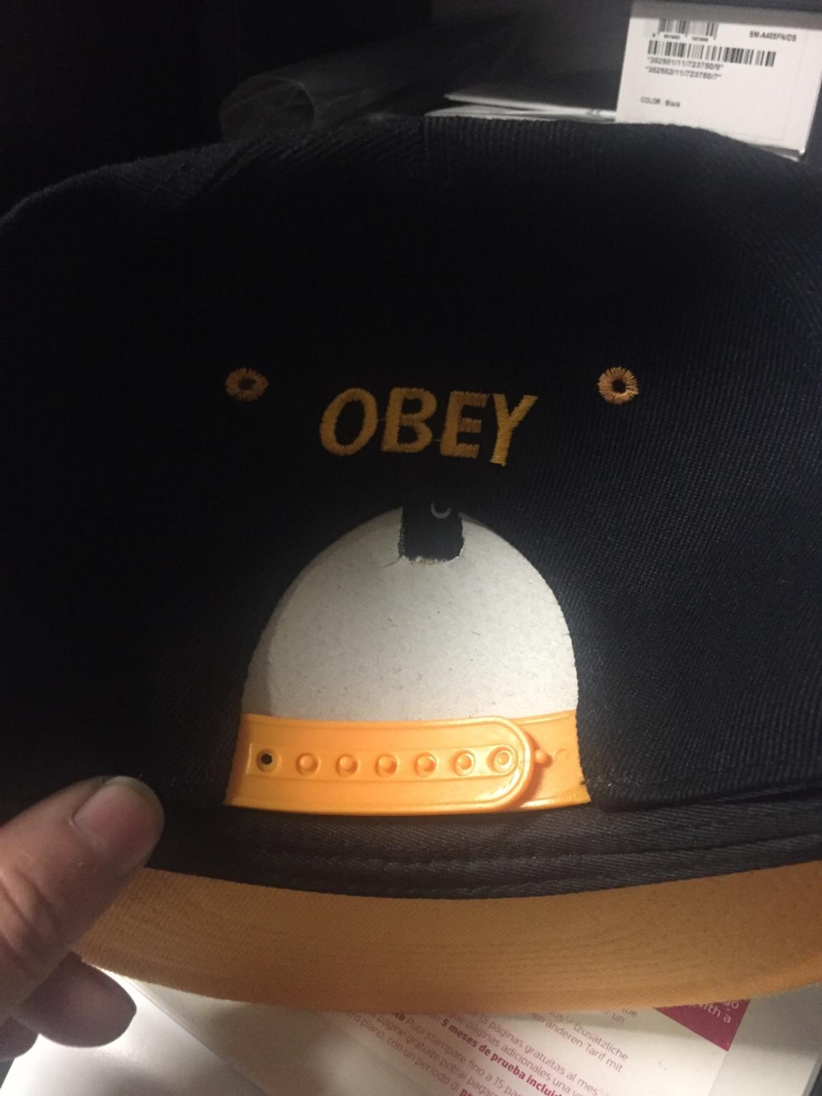 Capellino OBEY