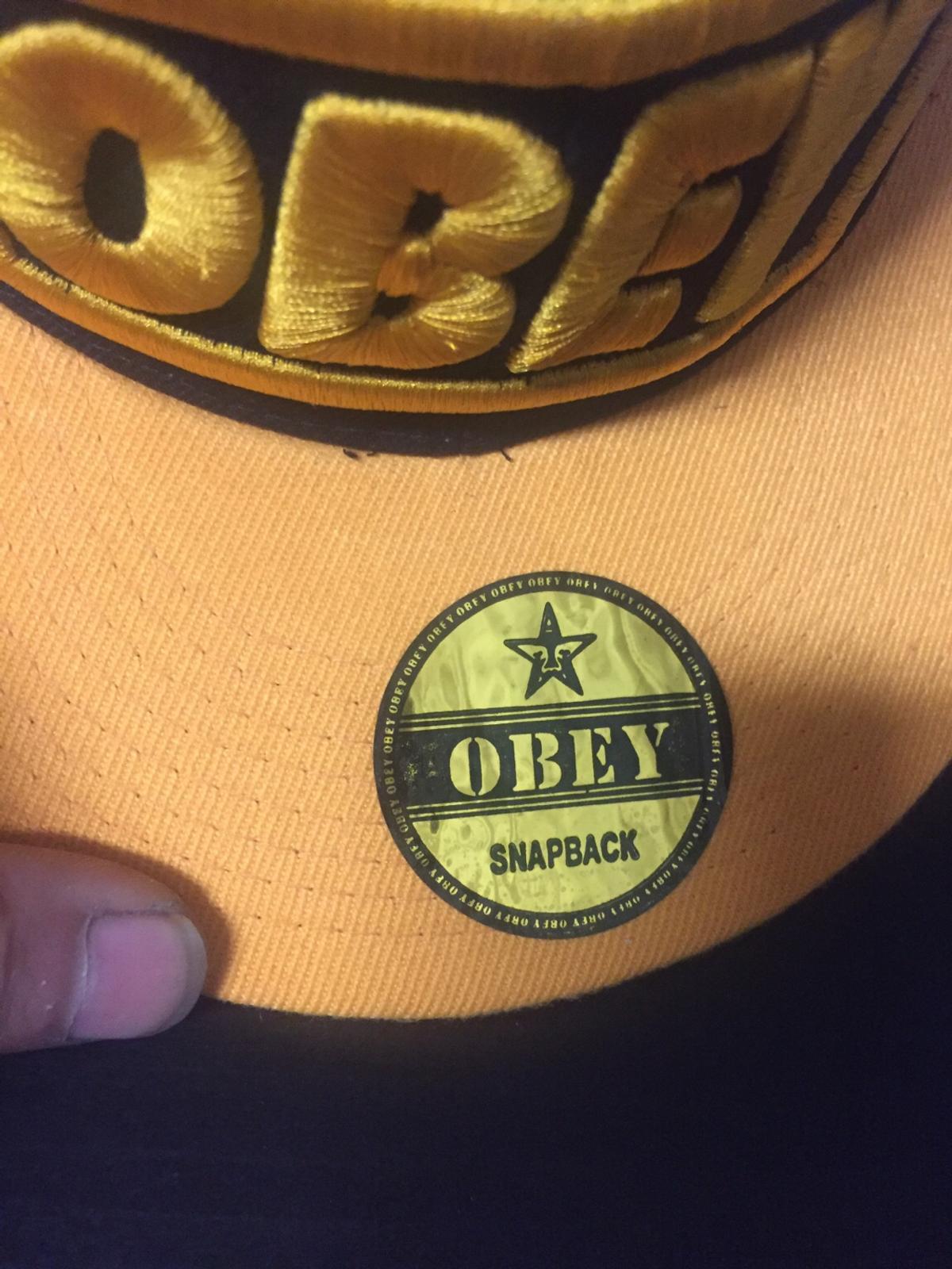 Capellino OBEY